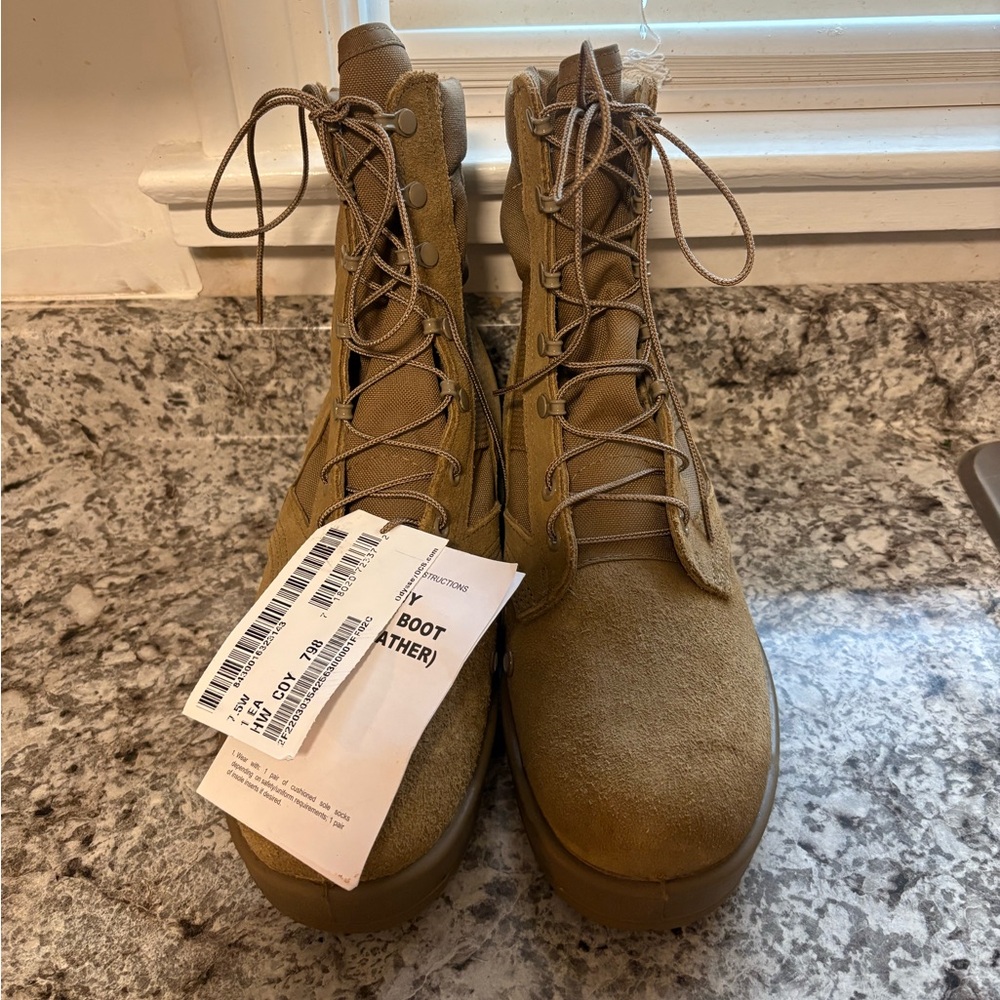 Hot Weather Army Combat Boots Coyote Men's size 7.5W